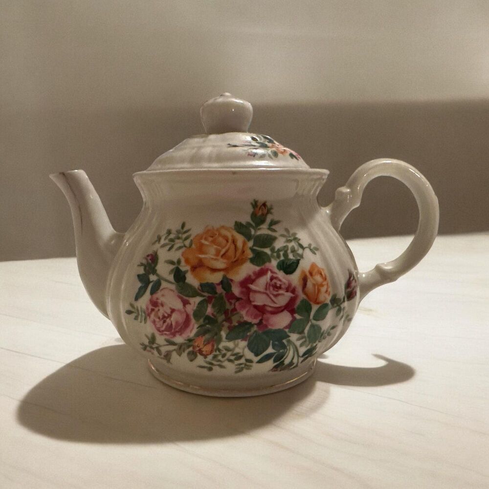 Robinson Design Group Vintage Porcelain Tea Pot with Rose Design/Floral 1989